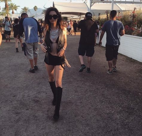 Amanda Steele strutting in her Coachella style.