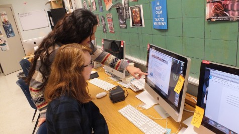 Arsheen is helping her close friend Alex figure out a confusing college application. “Make sure you spend a long time on your application, be honest, and watch out for the small mistakes you may make,” said Arsheen Kour. 