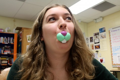 The lollipop comes with a fake bunny nose and mouth for Easter spirit. 