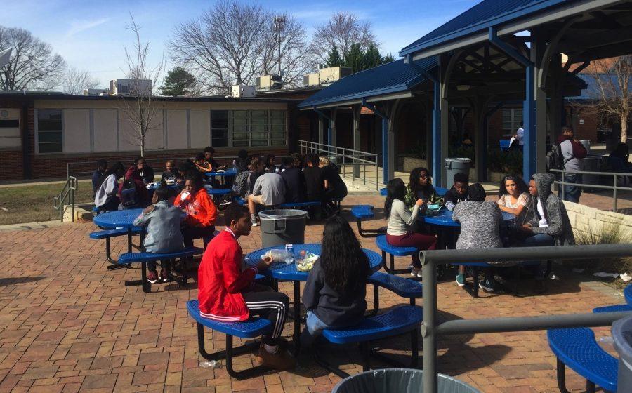 Students enjoy their lunch outdoors in the 70 degree weather. Georgias odd weather patterns both fascinate and frustrate the community. “The weather has been really weird lately, almost like its going through puberty” sophomore Lucas Magalhaes jokingly  said.  
