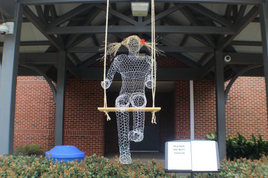 Susan Dowling’s first period Visual Arts Composition class presented their three-dimensional wire sculptures in the courtyard this morning. Students created the sculptures with chicken wire, cardboard, wood, and spray paint to capture the stature of a real human being. The assignment proved to mesmerize passing students into interacting with the art. “I feel as though the project was successful in the way that the other students were able to interact with the sculptures outside,” student teacher Madison Carpenter said.  