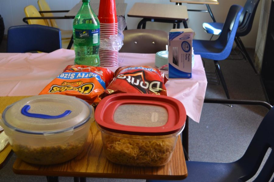 To start off the Thanksgiving break, the language classes threw parties in their classrooms, celebrating with authentic foods of the culture that the students learn about. Mr. Yamamoto’s Chinese class ate noodles while Mrs. Fair’s Spanish class ate tacos. “I’m excited to experience Hispanic food, and to eat as much of it as I can,” junior Leann Lam said. 