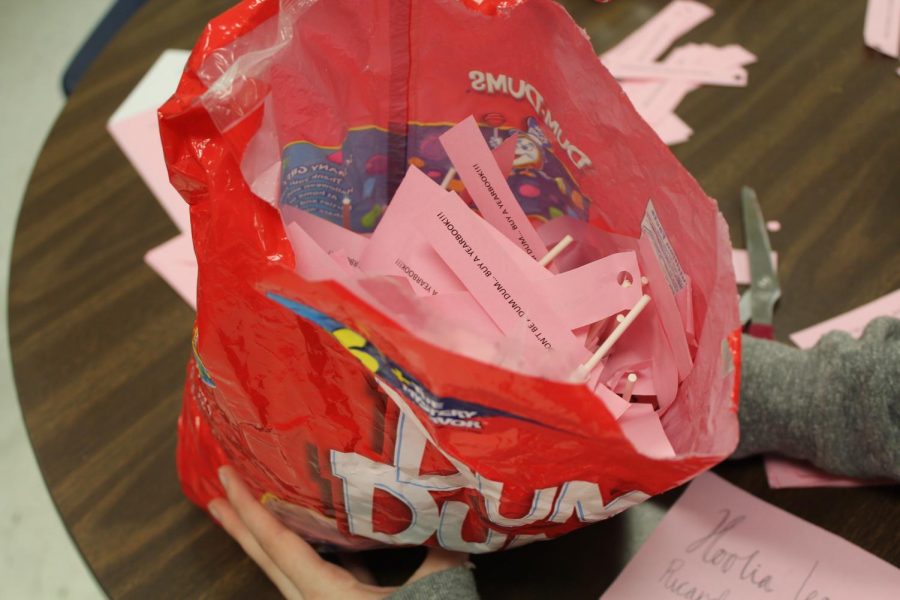 The week of March 26 marks the beginning of yearbook week. Each day the yearbook staff offers a fun activity to the students to generate excitement about the upcoming issuing of yearbooks. Today, students received free Dum Dum lollipops. 
