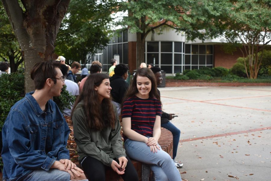 Students chat under a tree delighting in the college lifestyle. The group experienced a day in the life of a a college student. “Walking through Georgia Tech’s campus, it was really pretty and cool to see all the students,” Junior Katie Word said.