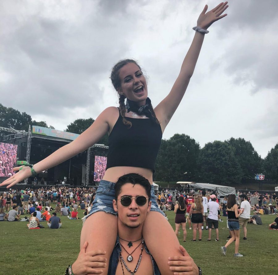Music festivals also provide an opportunity to socialize and have fun with friends, seniors Esteban Alarcon and Sam Barnhart enjoy great music and company. “[Music festivals] are fun because you get to meet so many people and make so many memories in only one weekend,” Barnhart said.