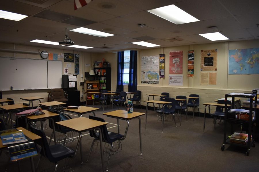 AP+Macroeconomics+teacher%2C+Dr.+Pamela+Roach%2C+observes+an+empty+classroom+as+it+consisted+solely+of+seniors.+As+the+last+complete+school+day+before+the+early+release+final+days%2C+seniors+vanish+from+NC%E2%80%99s+campus.+Seniors+participated+in+their+last+day+of+high+school+on+Friday%2C+May+17%2C+and+granted+the+final+days+off%2C+counting+until+their+graduation+date%2C+Thursday%2C+May+23.+%0A