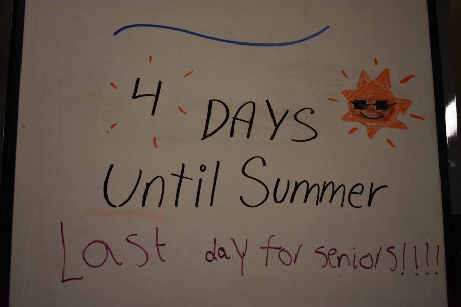 A sign outside Assistant Principal Stephenson’s office lies undisturbed, displaying the days left in the school year; as shown, today marks the final day for seniors. The Class of 2019 celebrated their achievements with more than just a sign, though: the Senior Walk, held for the first time this year, saw the class walk across the halls cheered on by sophomores and juniors. 