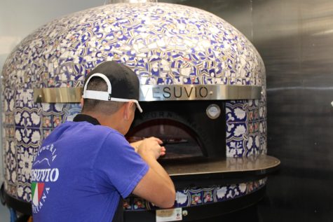 The Manna oven comes from Naples, Italy made by talented artisans with volcanic rock and a custom name tag on the mouth of the oven. The ovens produce high quality pizzas with the respect of the Neapolitan Pizza cooking tradition. After crafting the pizza, the chefs place the pizza in the oven with 190 degree temperature and cook it in only 90 seconds.