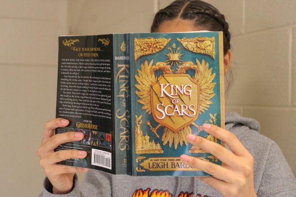 Leigh Bardugo’s “King of Scars” bewitchingly allures fans of the Grishaverse